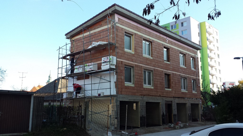Stavebná spoločnosť QUATTRO-H - výstavba / zatepľovanie bytového domu Sofia v Šamoríne