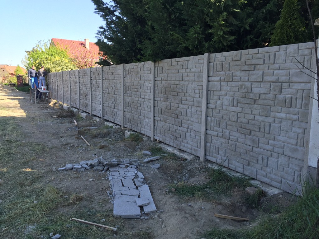 Stavebná spoločnosť QUATTRO-H - výstavba plotu